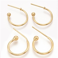 4 halve creoler i messing med 18K forgyldning + 4 plastic endedutter